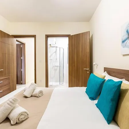 Designer 3br Home, W/ Lovely Views & Wifi By 360 Estates Apartment Marsaxlokk